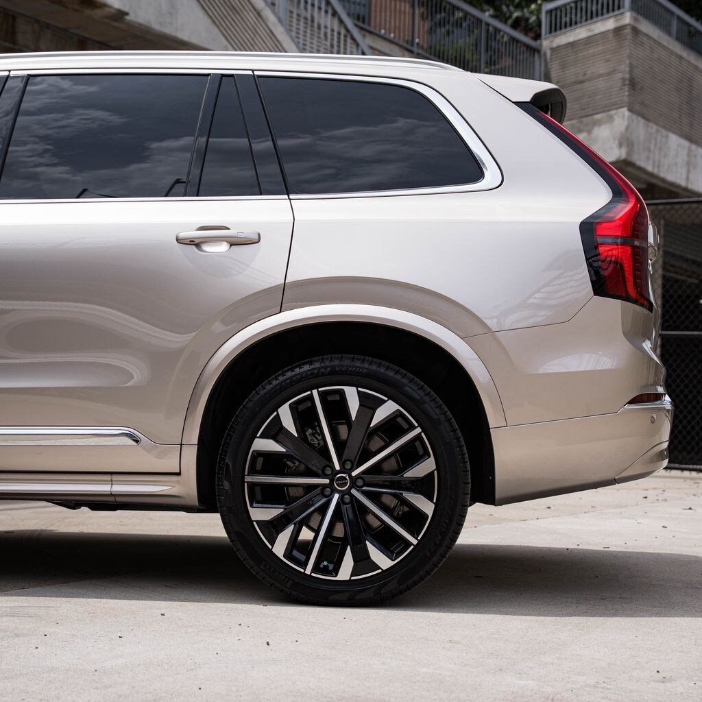 New 2026 Volvo XC90 plug-in hybrid T8 Core SUV