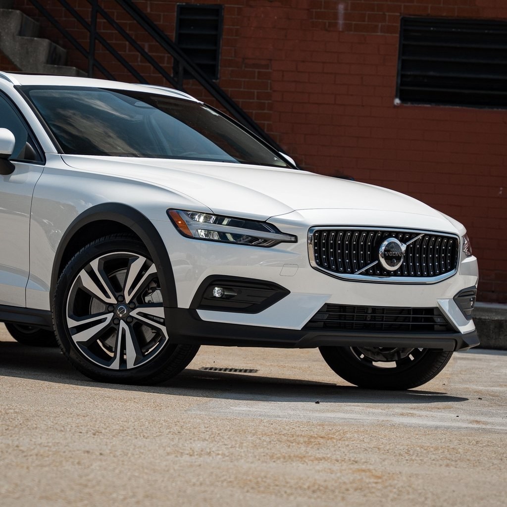 Used 2023 Volvo V60 Cross Country Plus with VIN YV4L12WY0P2112280 for sale in Bethesda, MD