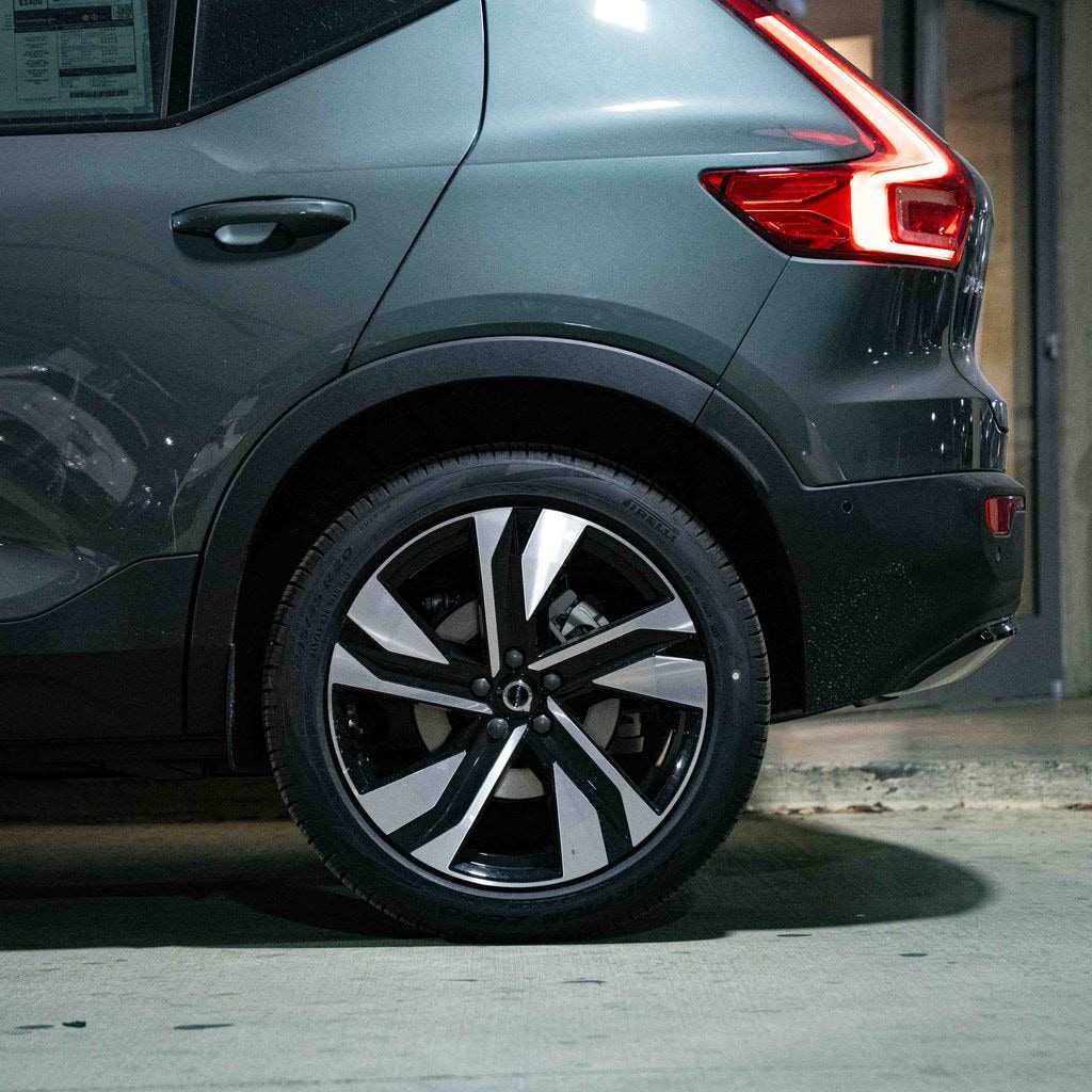 New 2026 Volvo XC40 B5 Ultra SUV