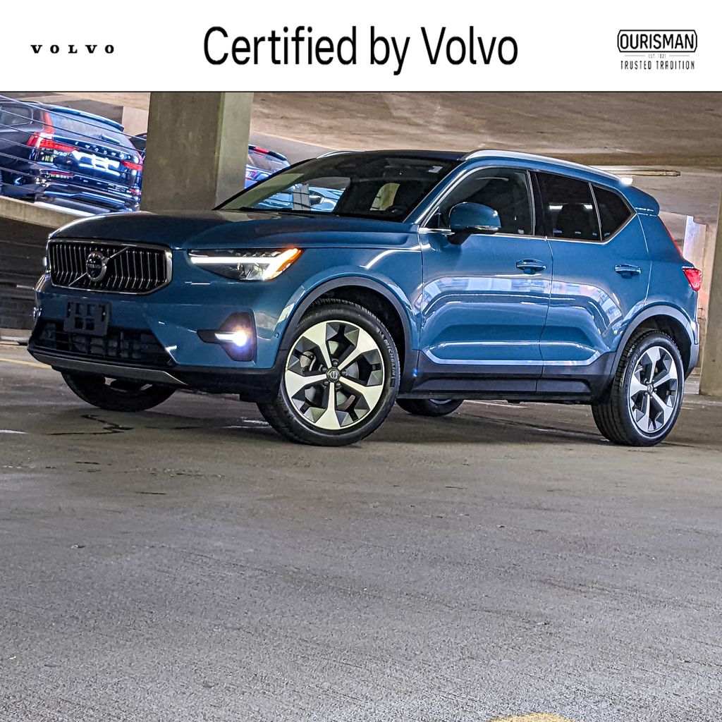 2024 Volvo XC40 B5 Plus Bright AWD's photo