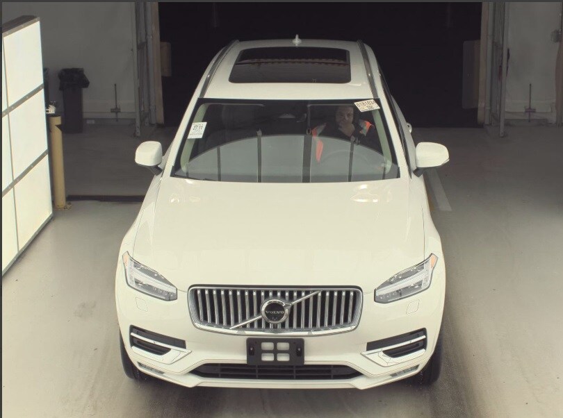 2025 Volvo XC90 B5 Plus photo 2