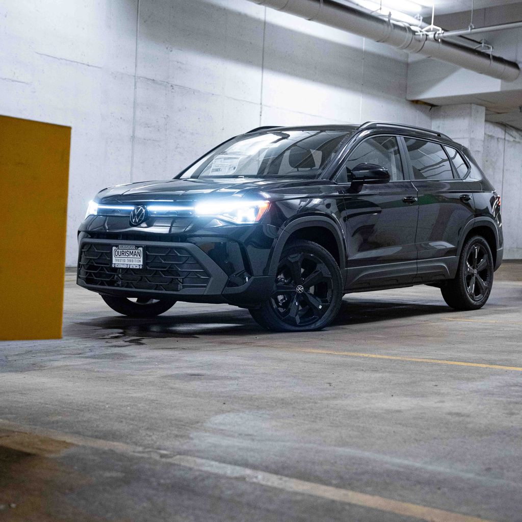 2026 Volkswagen Taos 1.5T SE Black 4Motion's photo