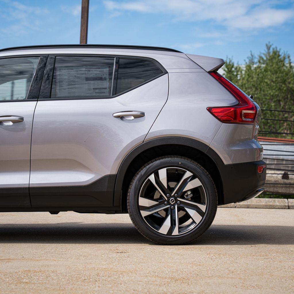New 2026 Volvo XC40 B5 Plus SUV