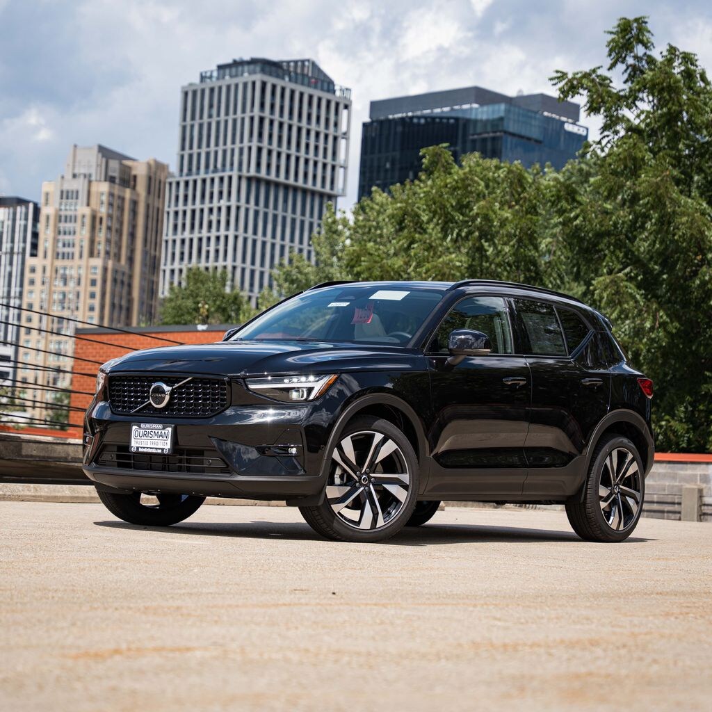 New 2026 Volvo XC40 B5 Ultra SUV