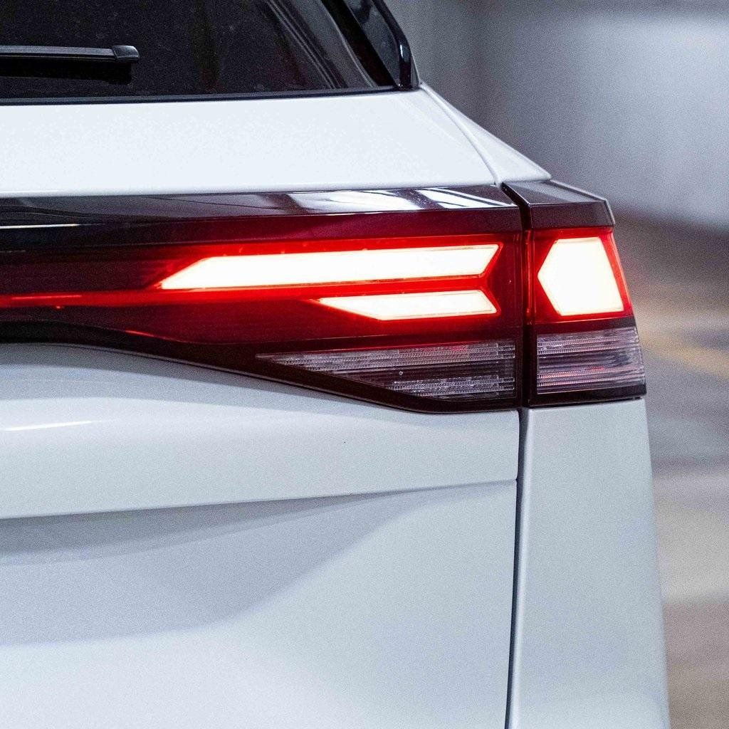 2026 Volkswagen Tiguan SE R-LINE BLACK - Photo 6