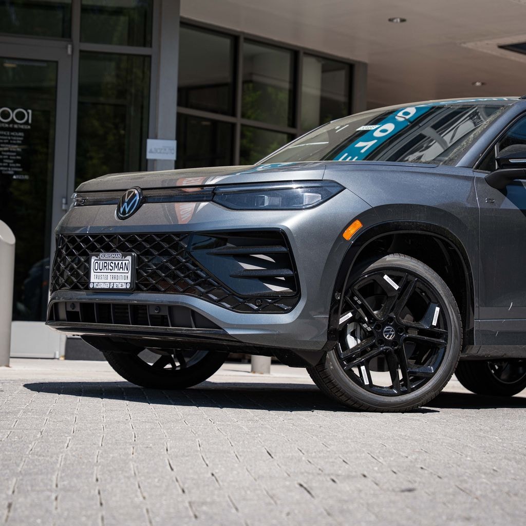 New 2026 Volkswagen Tiguan 2.0T SE R-Line Black SUV