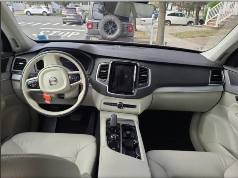 2024 Volvo XC90 B5 Core photo 3