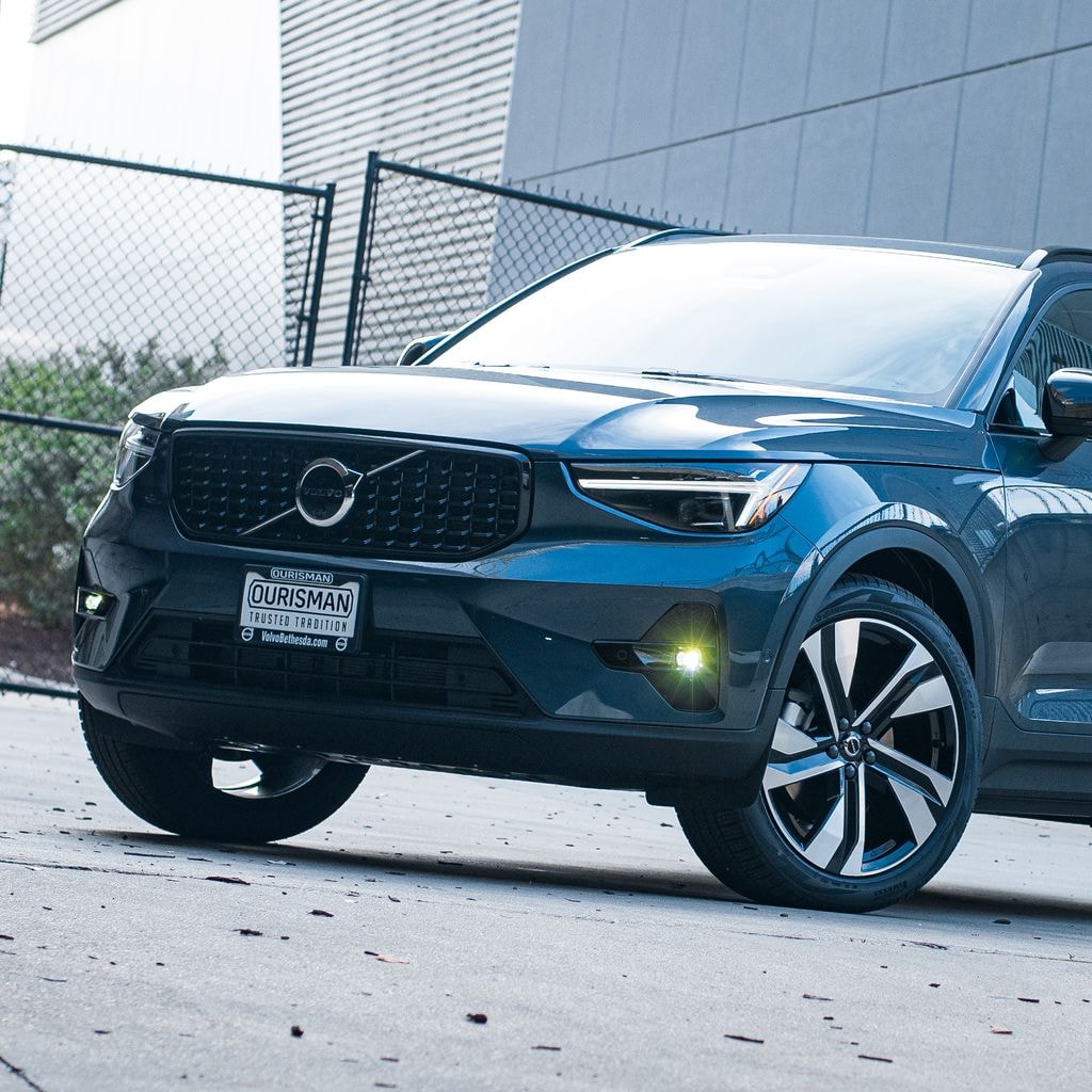 New 2026 Volvo XC40 B5 Plus SUV