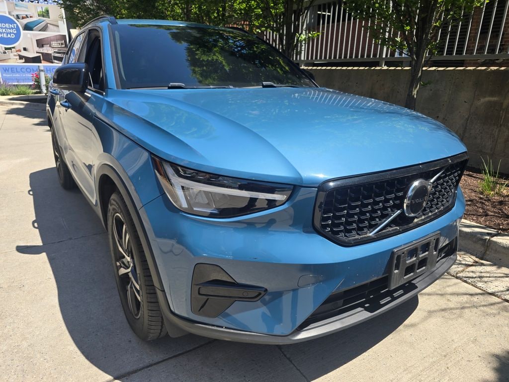 Used 2024 Volvo XC40 B5 Core SUV