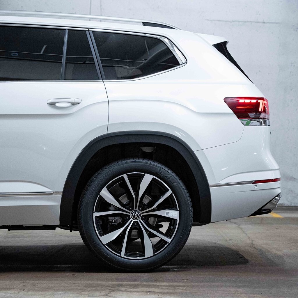 2026 Volkswagen Atlas SEL Premium R-Line photo 3