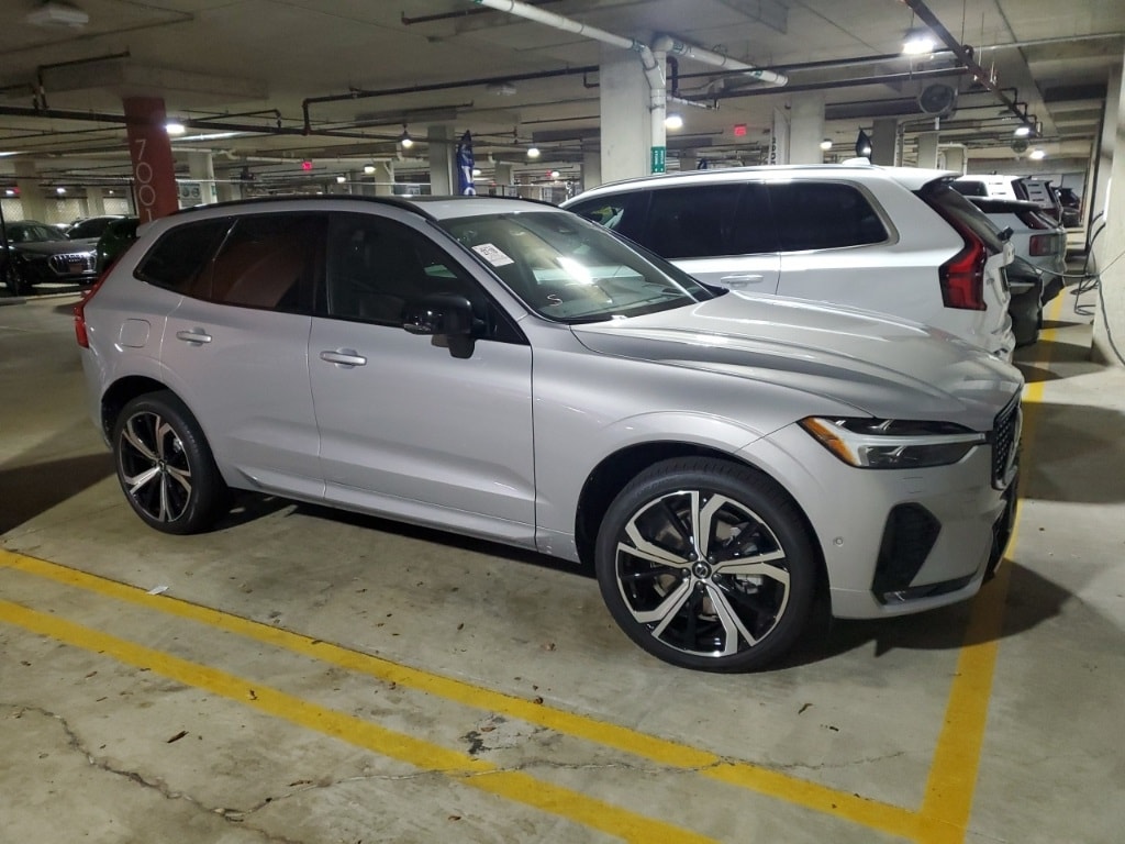 2023 Volvo XC60 Ultimate's photo