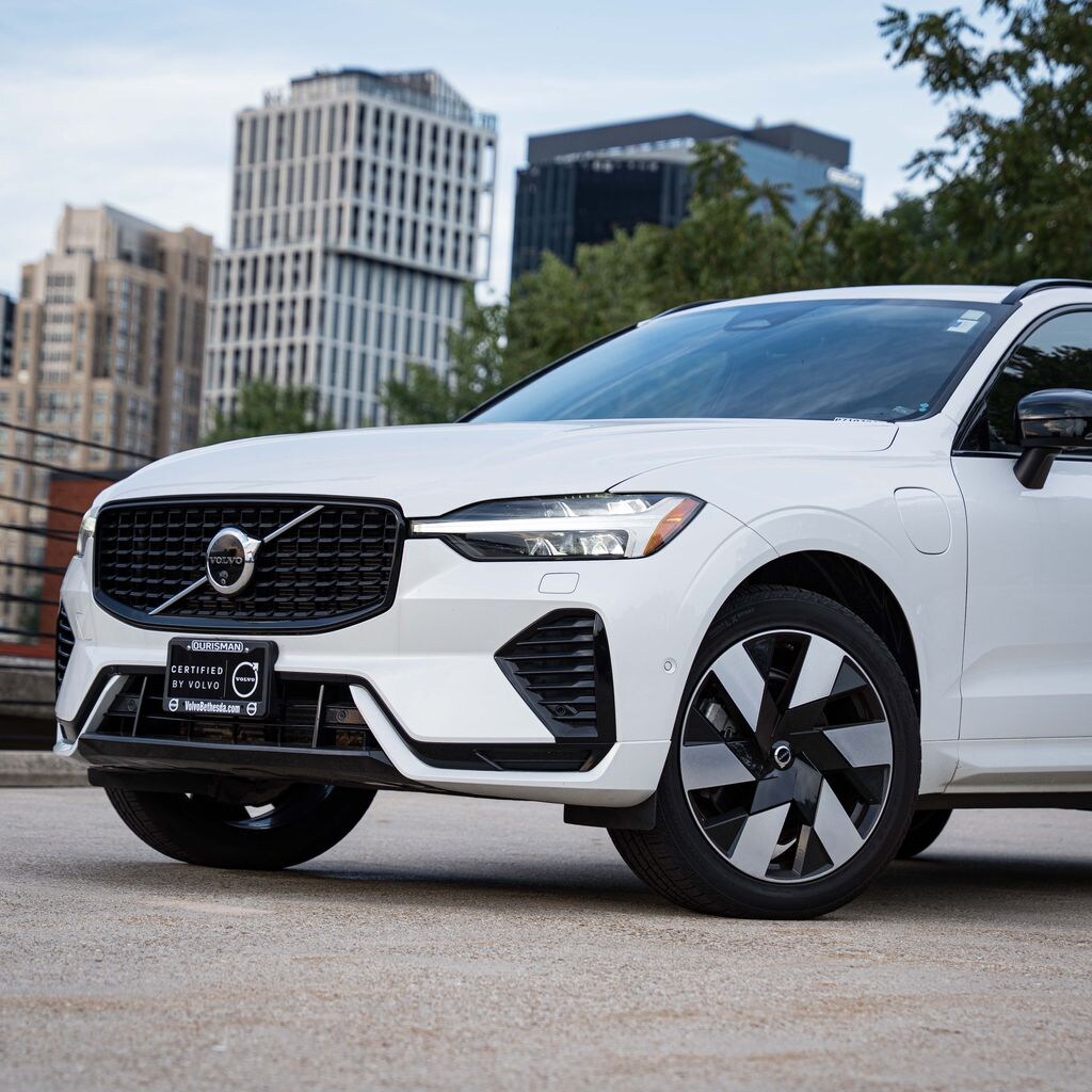 Used 2024 Volvo XC60 plug-in hybrid T8 Plus Dark Theme SUV