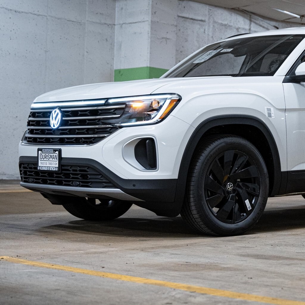 2025 Volkswagen Atlas SE Technology photo 3