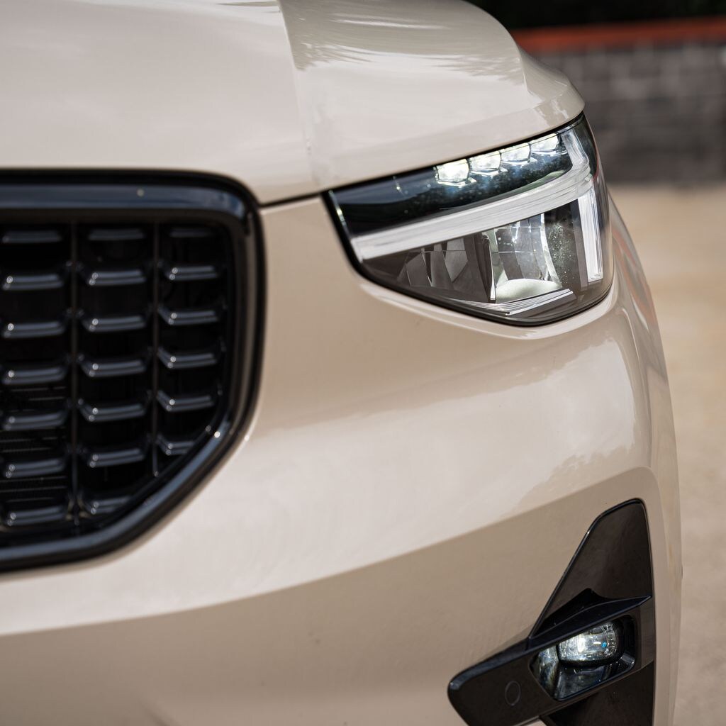 Certified 2025 Volvo XC40 B5 Plus Dark Theme SUV