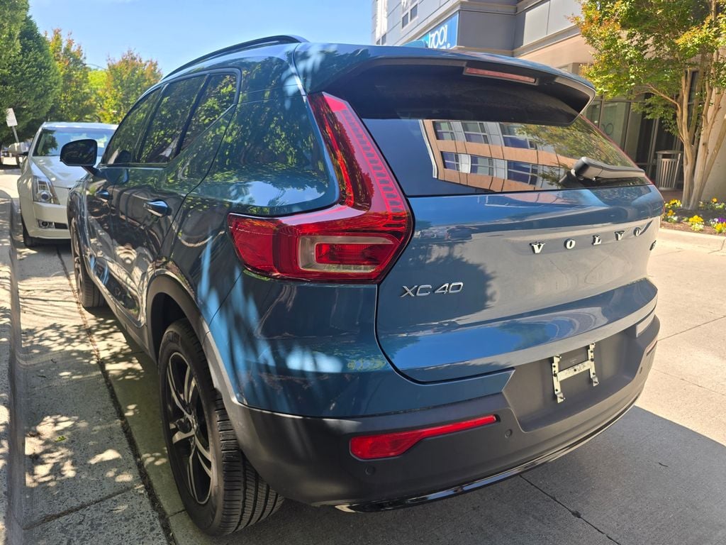 Used 2024 Volvo XC40 B5 Core SUV