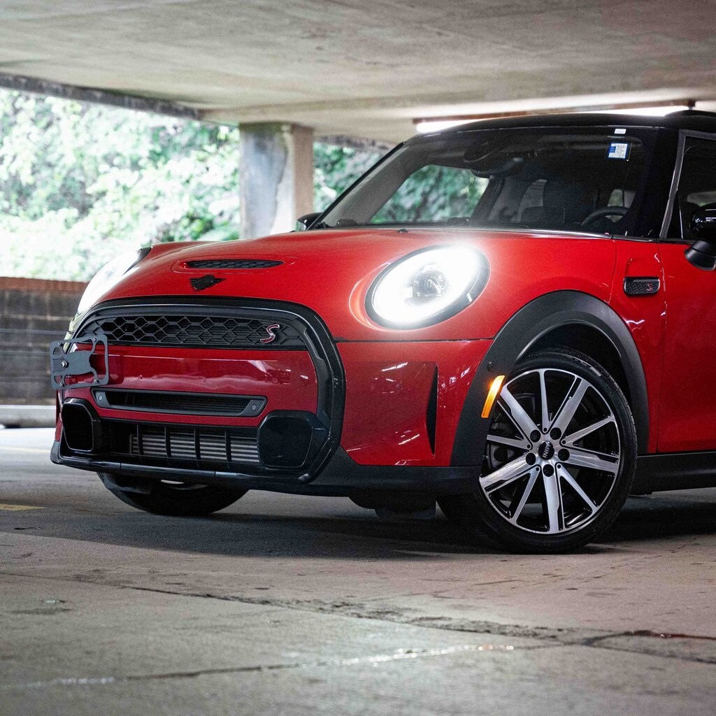 2024 Mini Cooper 4 Door Hardtop S Iconic photo 2