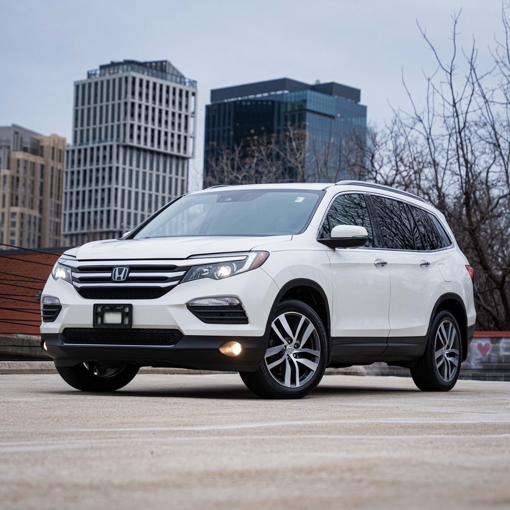 2017 Honda Pilot Elite's photo