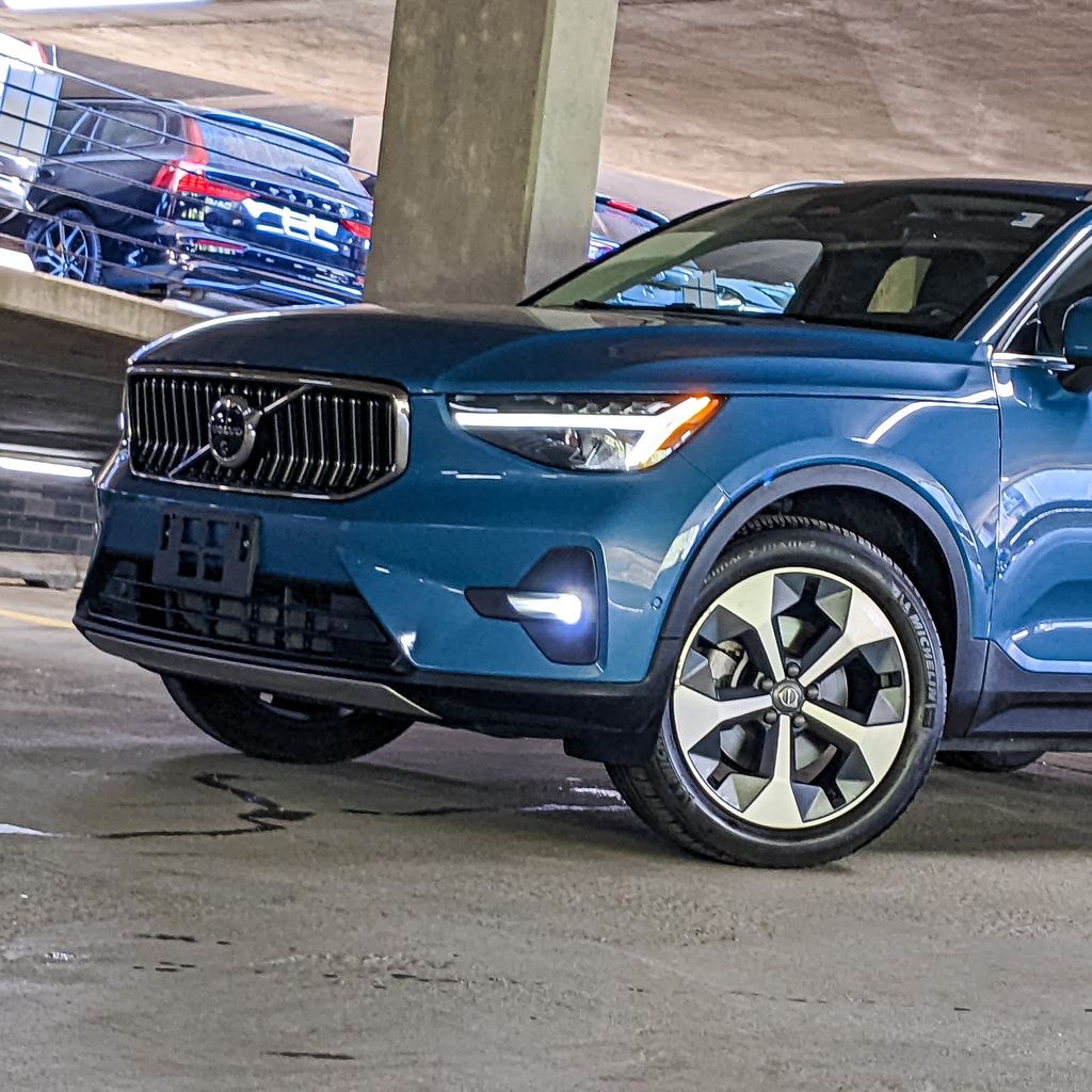 Certified 2024 Volvo XC40 B5 Plus Bright Theme SUV