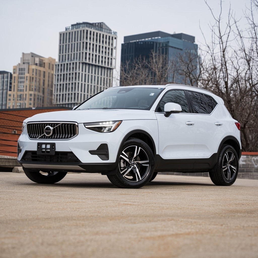 2025 Volvo XC40 Core's photo