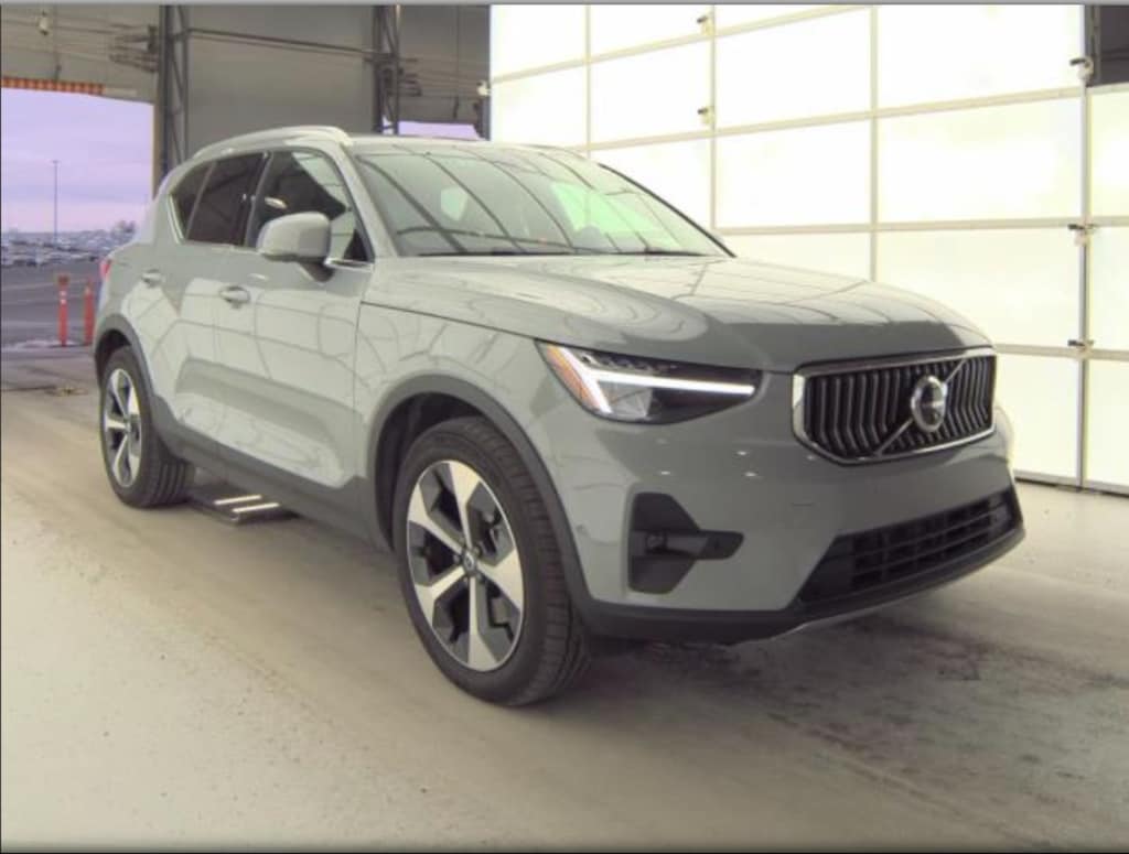 Used 2025 Volvo XC40 B5 Plus Bright Theme SUV