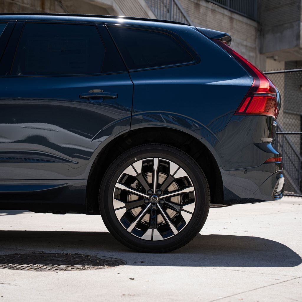 New 2026 Volvo XC60 plug-in hybrid T8 Ultra SUV