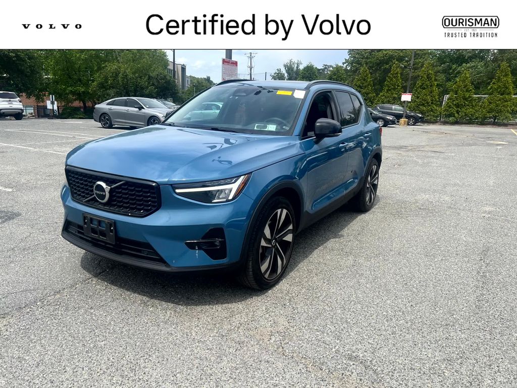 2023 Volvo XC40 B5 Plus Dark AWD's photo