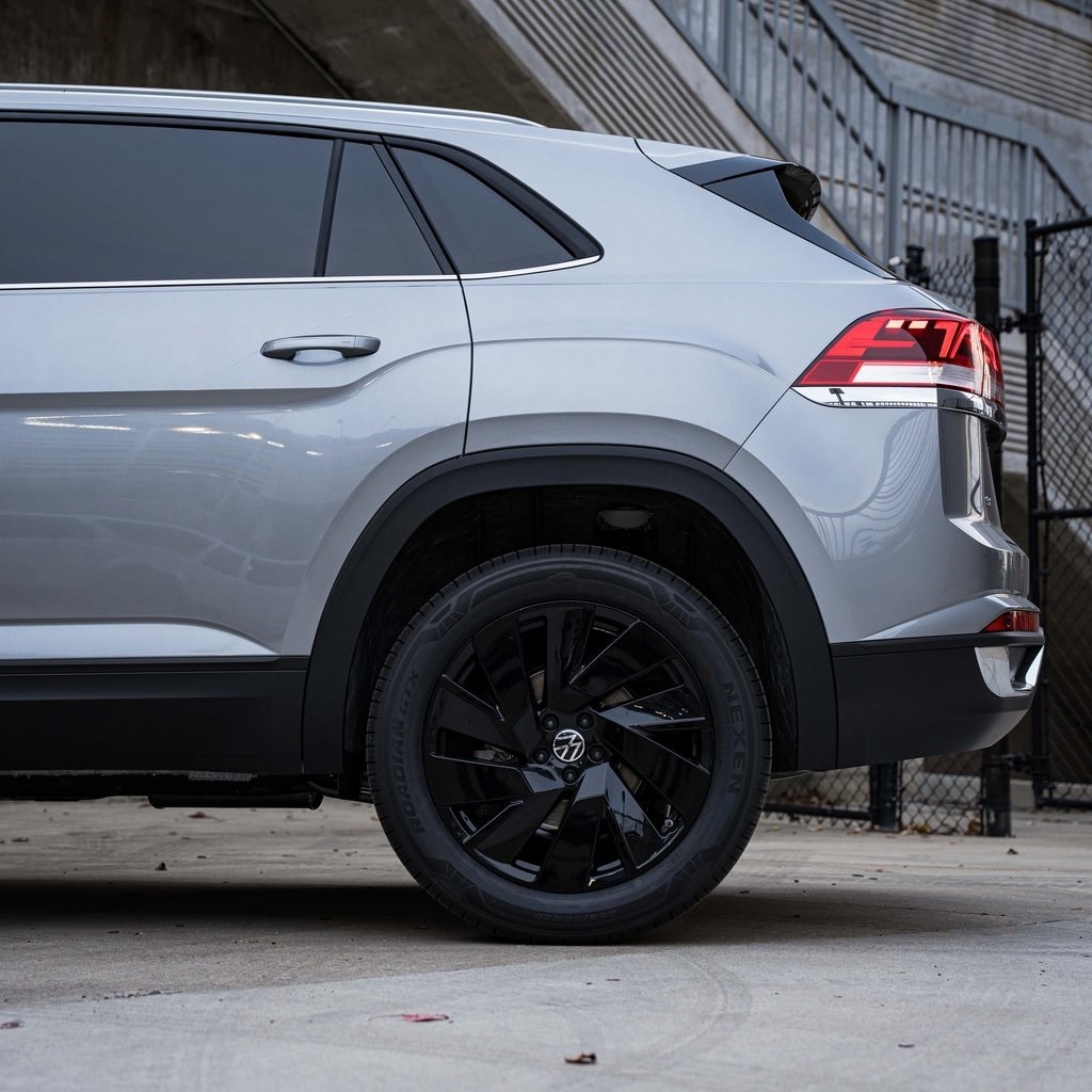 New 2026 Volkswagen Atlas Cross Sport 2.0T SE w/Technology SUV