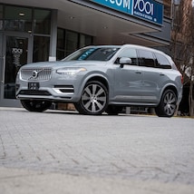 2024 Volvo XC90 plug-in hybrid T8 Plus Bright Theme 7 Passenger SUV