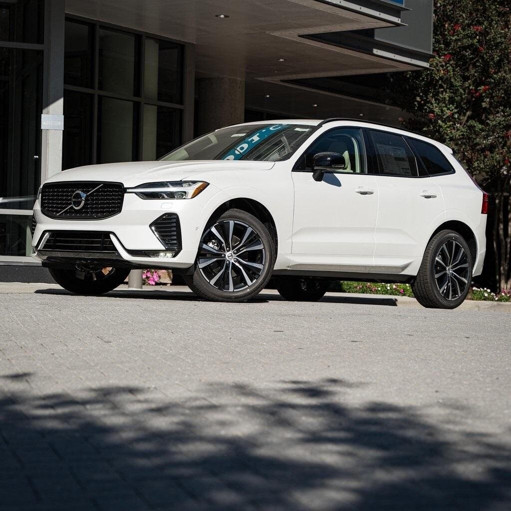 New 2025 Volvo XC60 B5 Plus SUV