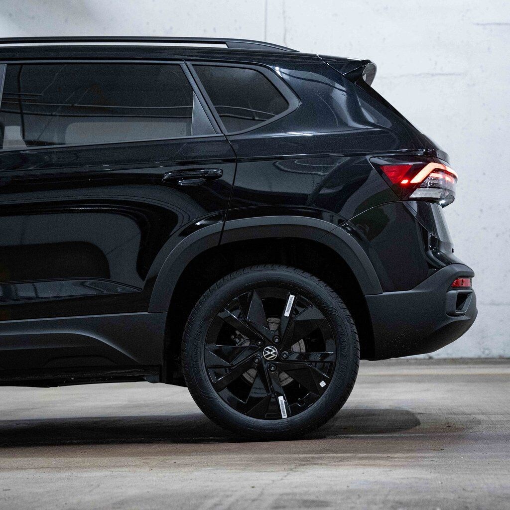 New 2026 Volkswagen Taos 1.5T SE Black SUV
