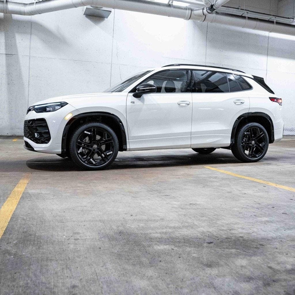 2026 Volkswagen Tiguan SE R-LINE BLACK - Photo 3