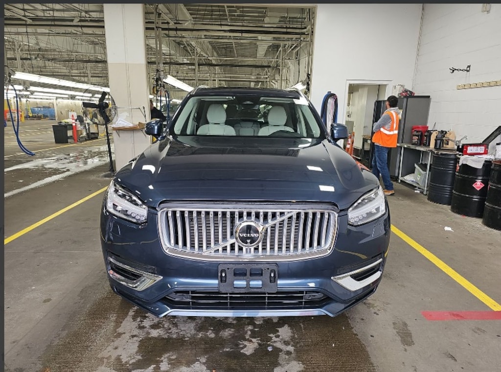 Used 2025 Volvo XC90 plug-in hybrid T8 Plus SUV