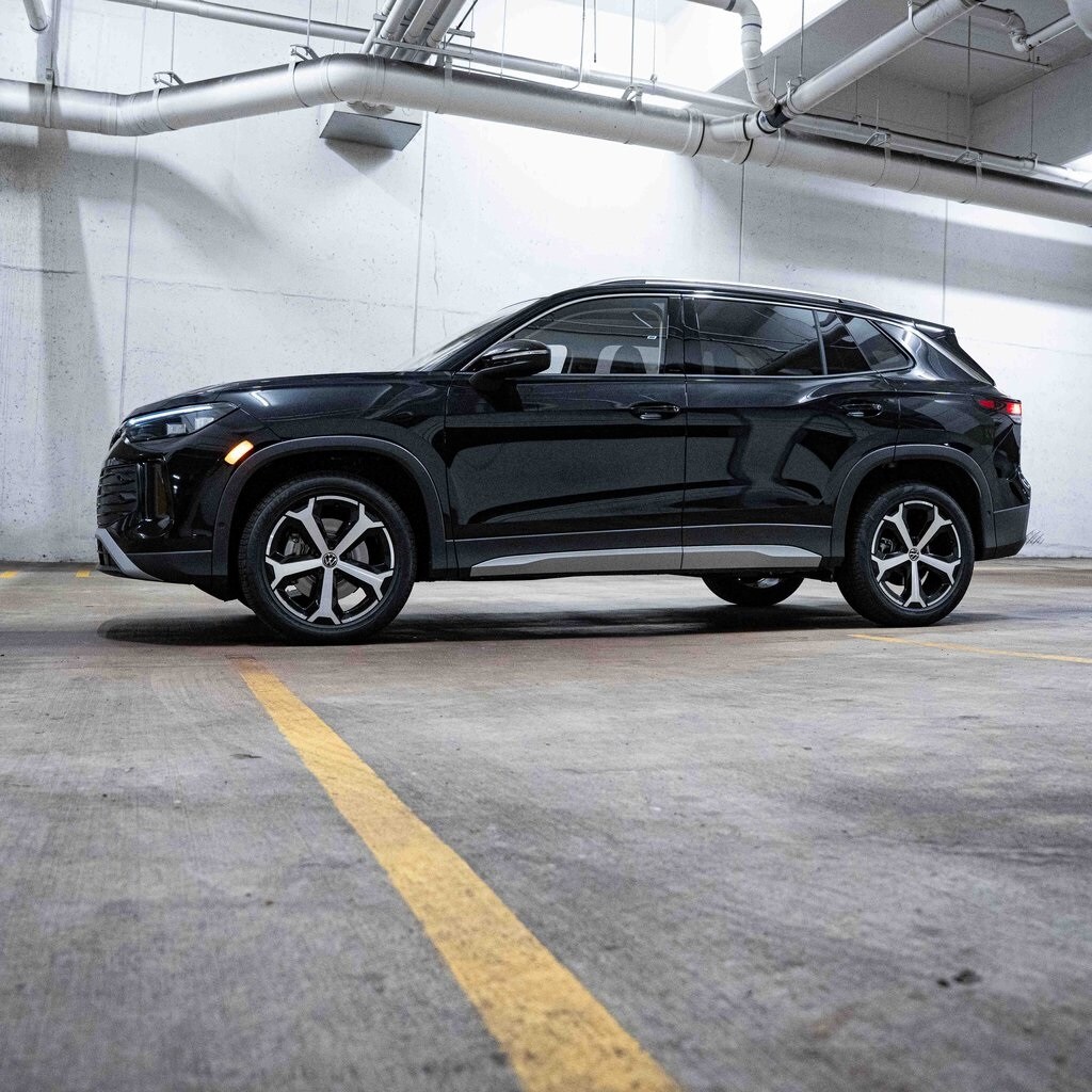 2026 Volkswagen Tiguan SE photo 3