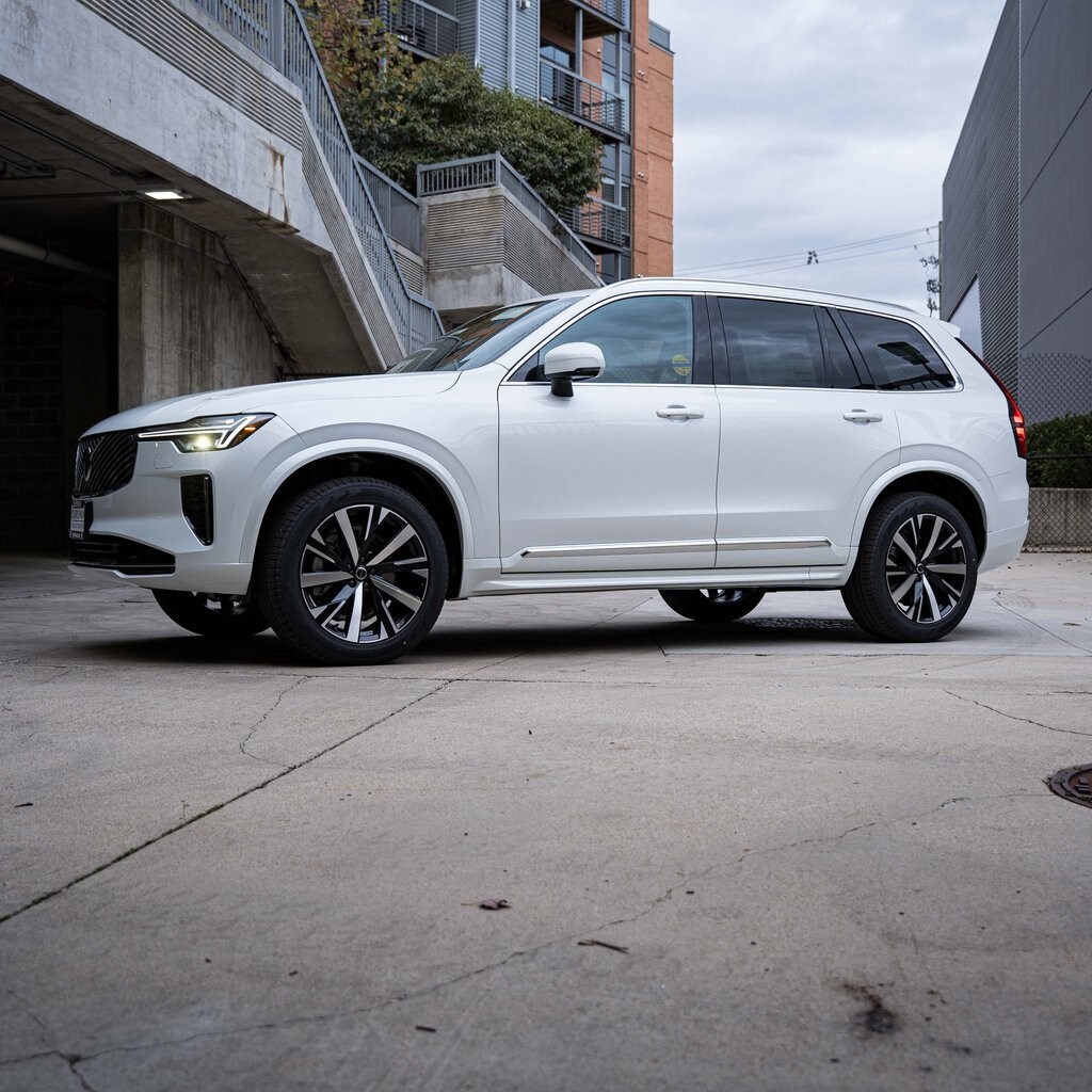 New 2026 Volvo XC90 B5 Core SUV