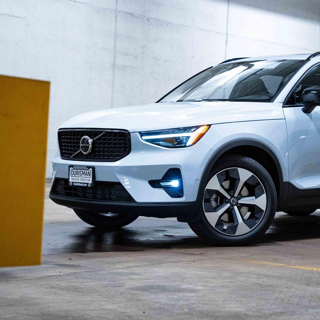 New 2026 Volvo XC40 B5 Plus SUV