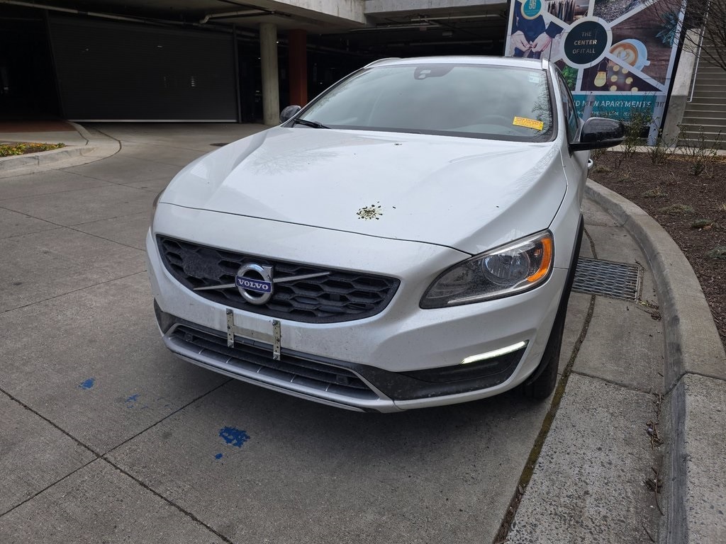 2016 Volvo V60 Base's photo