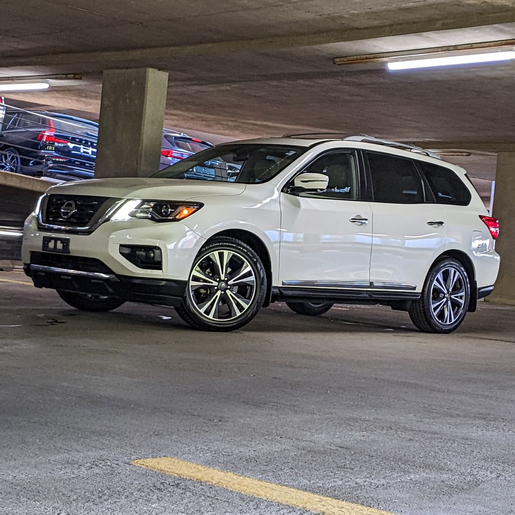 2017 Nissan Pathfinder Platinum 2WD's photo