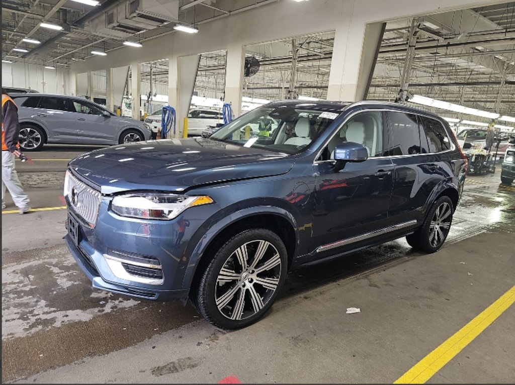 Used 2025 Volvo XC90 plug-in hybrid T8 Plus SUV