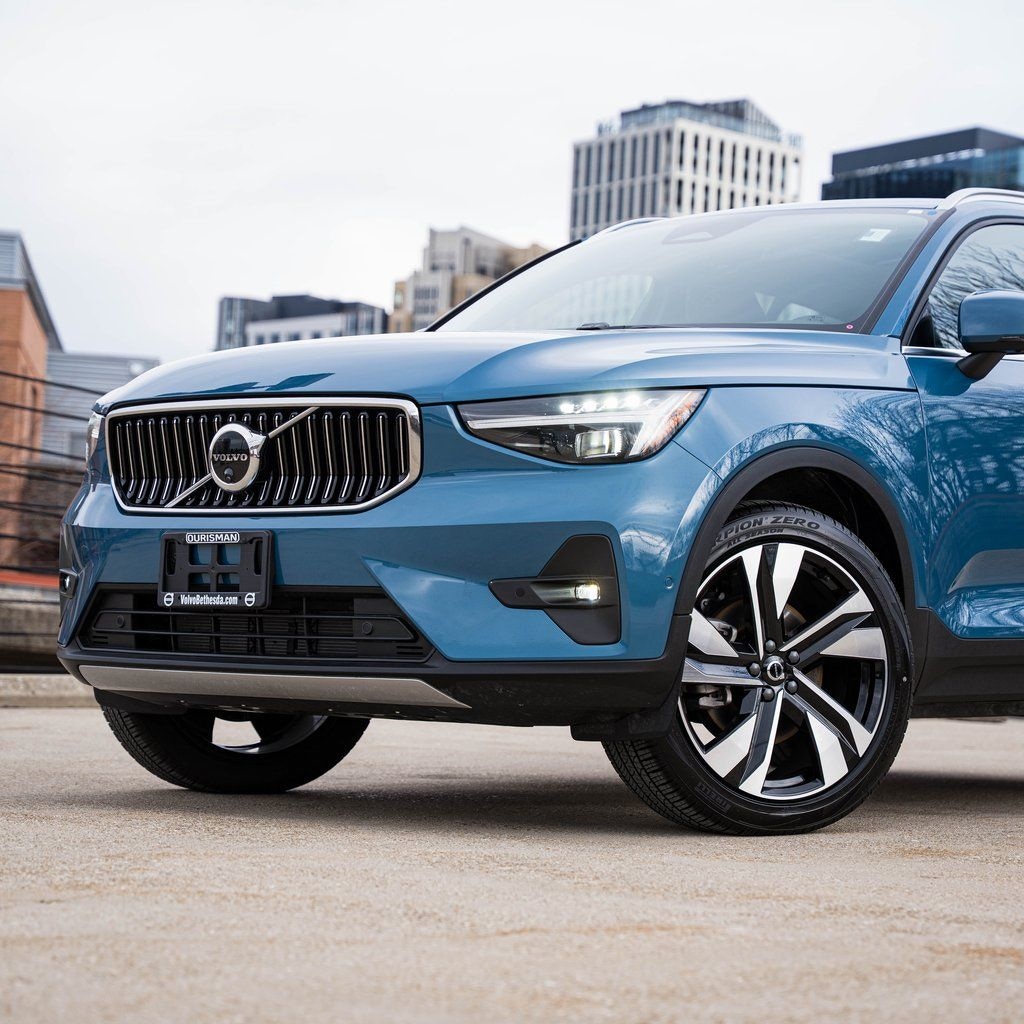 Used 2025 Volvo XC40 B5 Ultra Bright Theme SUV