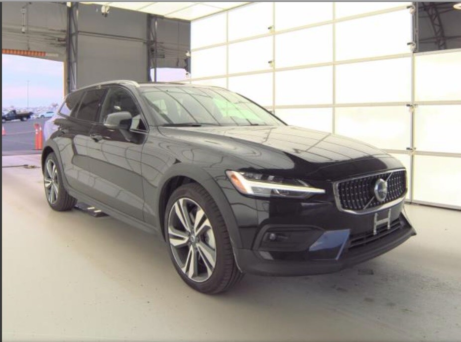 2025 Volvo V60 Cross Country B5 Plus photo 2