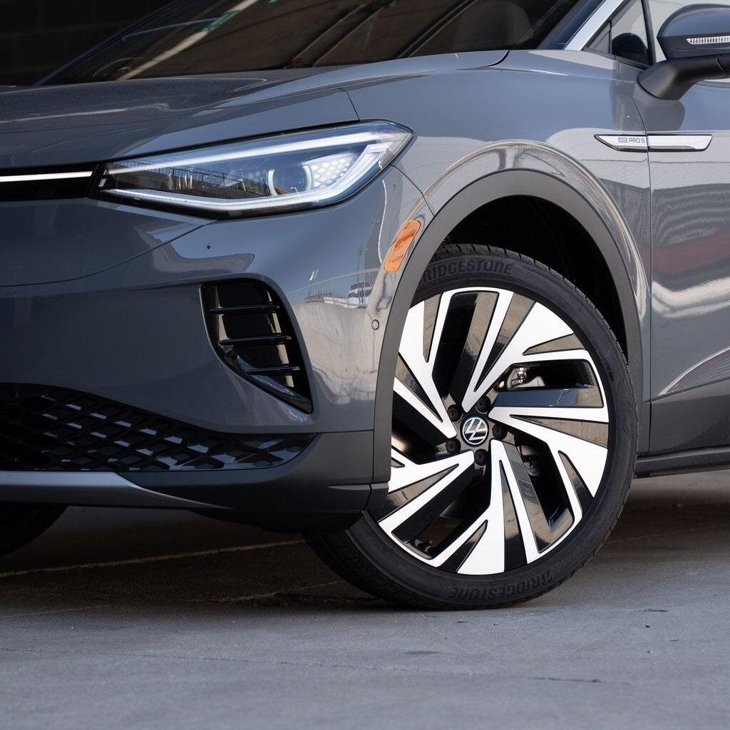2025 Volkswagen ID.4 Pro Plus photo 2