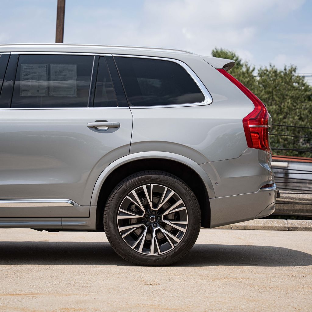 Certified 2025 Volvo XC90 plug-in hybrid T8 Plus SUV