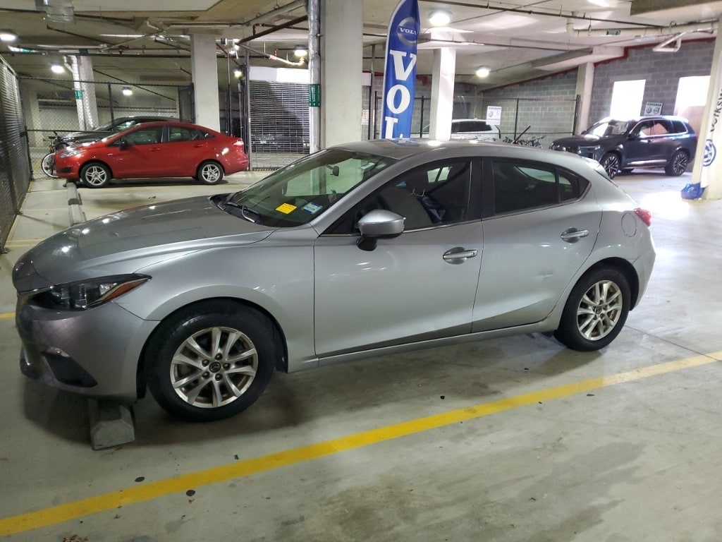 2016 Mazda MAZDA3 i Sport's photo