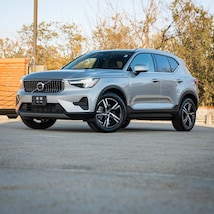 2025 Volvo XC40 B5 Core SUV