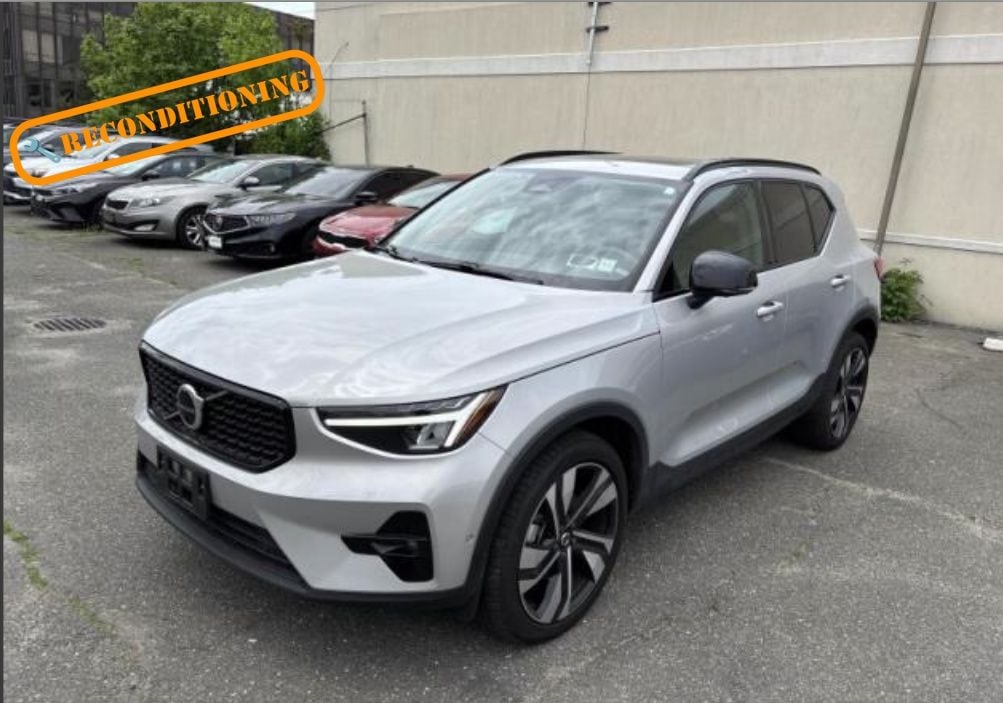 2023 Volvo XC40 B5 Plus Dark AWD's photo
