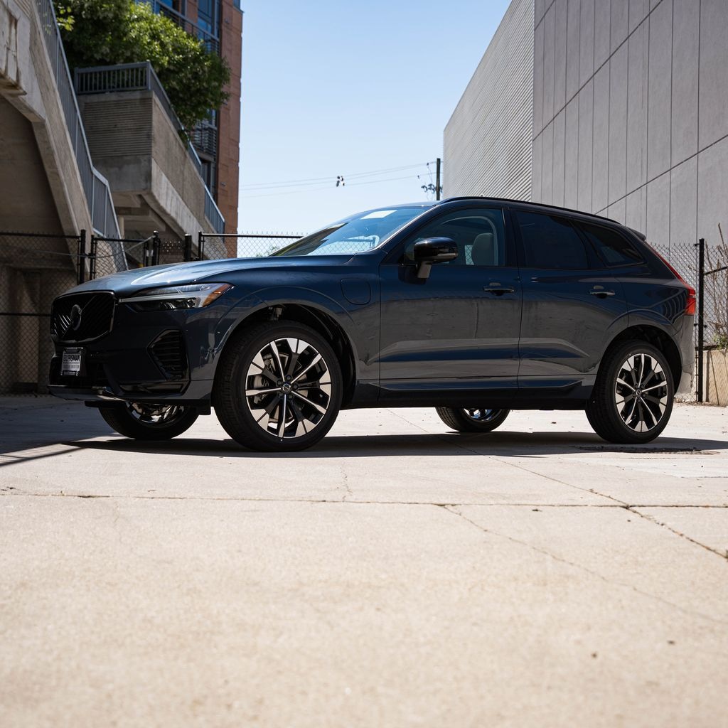 New 2026 Volvo XC60 plug-in hybrid T8 Ultra SUV