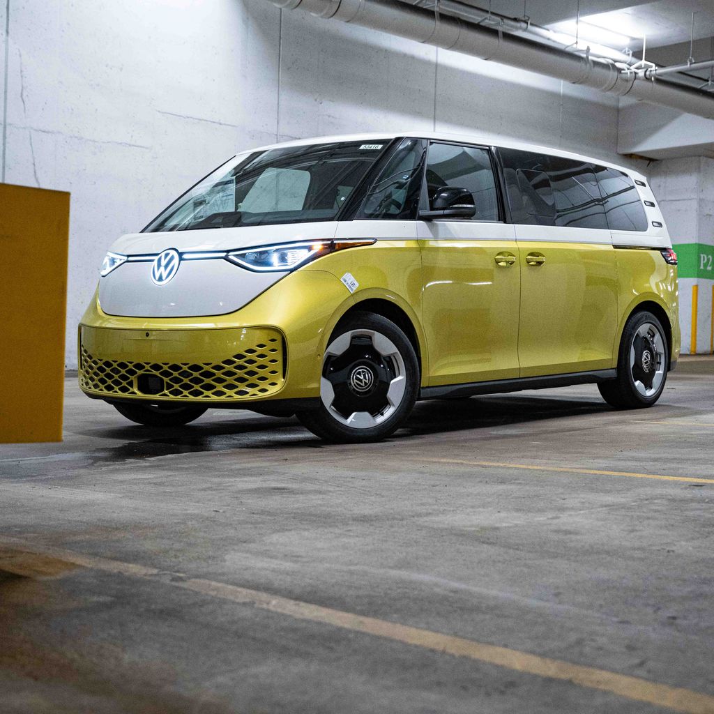 2025 Volkswagen ID. Buzz Pro S Plus 4Motion Two-Tone's photo