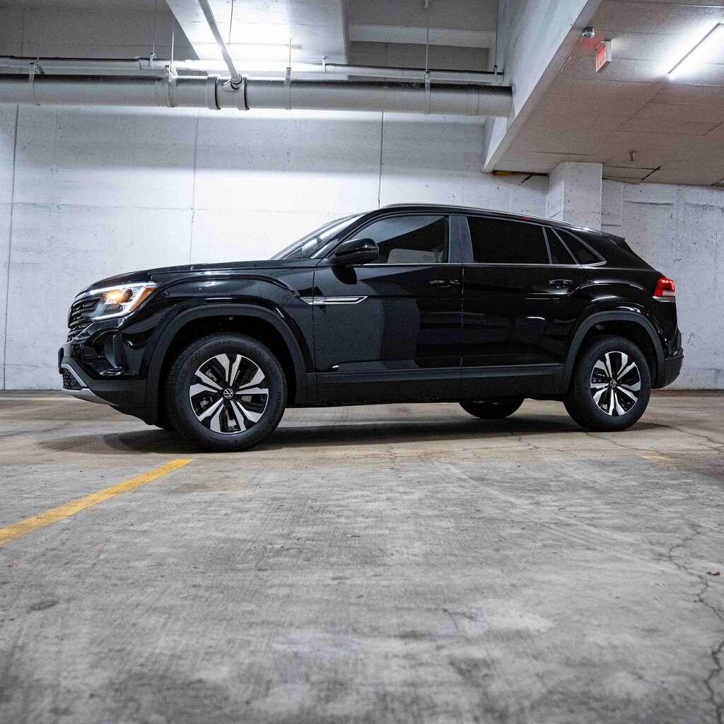 2026 Volkswagen Atlas Cross Sport SE photo 2