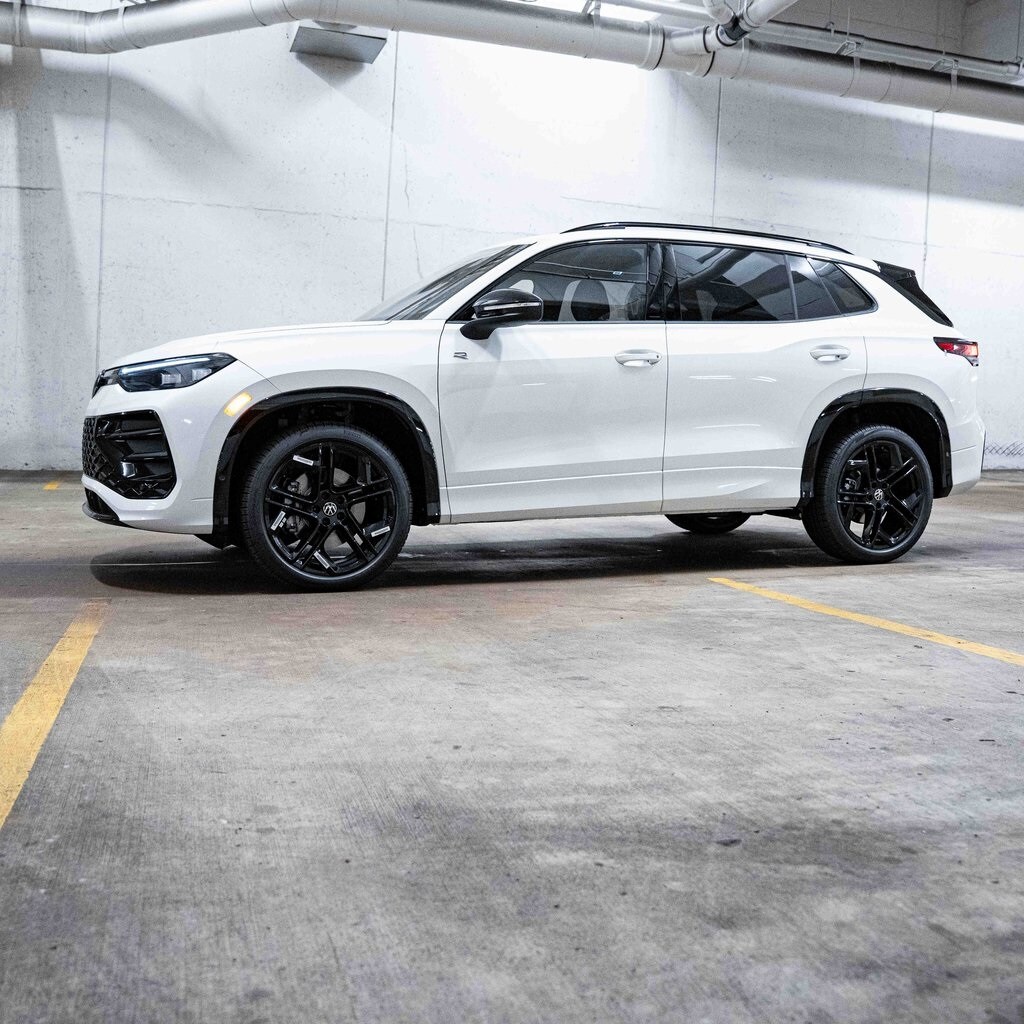 2025 Volkswagen Tiguan SE R-Line Black photo 2