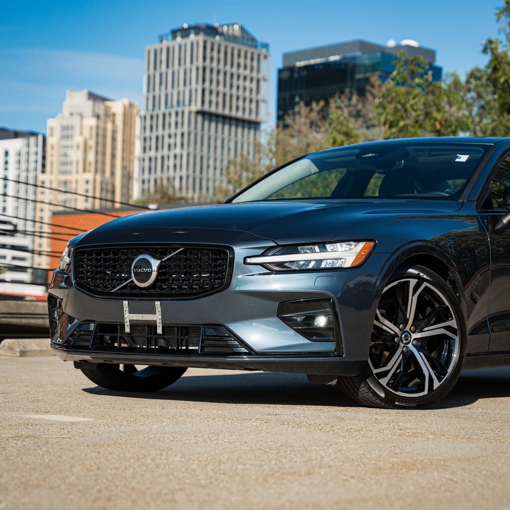 2025 Volvo S60 B5 Core photo 2